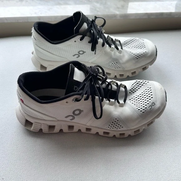 On Running White and Black Athletic Sneakers - Picture 3 of 9